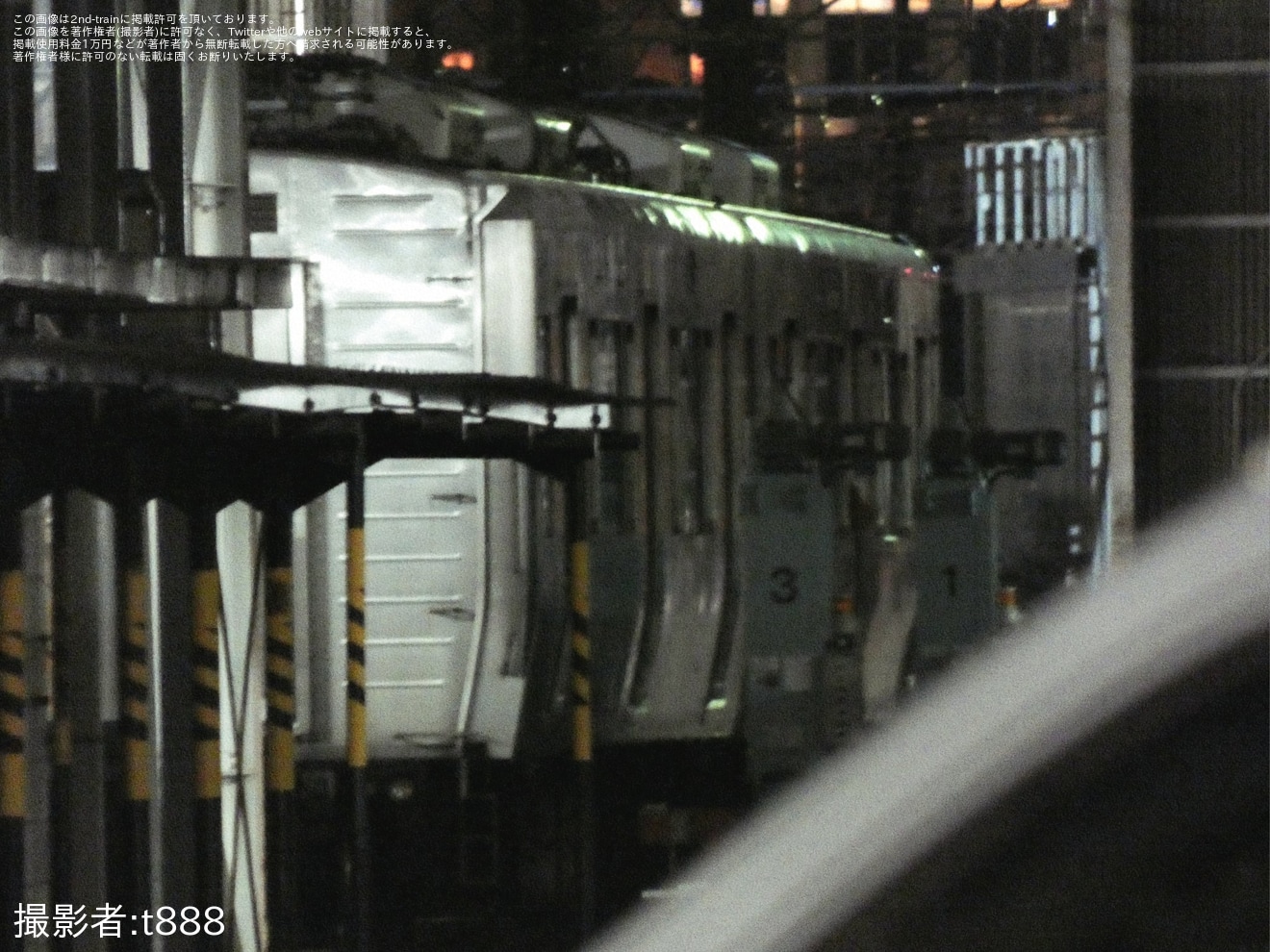 【JR西】323系LS20編成(元大阪・関西万博ラッピング車)のラッピングが剥がされるの拡大写真