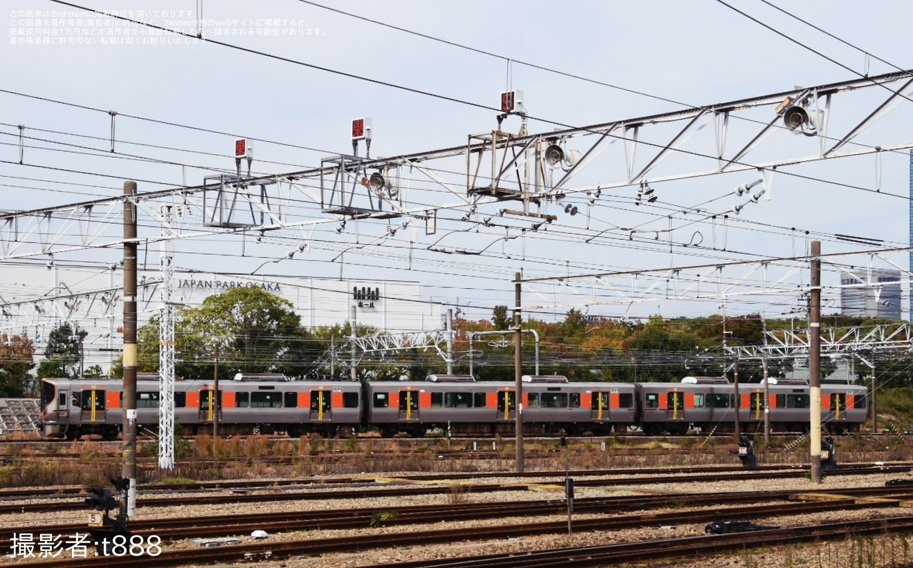 【JR西】323系LS20編成(元大阪・関西万博ラッピング車)のラッピングが剥がされるの拡大写真