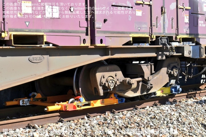 【JR貨】輸送障害当該車両のコキ101-26が、搬送用台車に載った状態で目撃を不明で撮影した写真