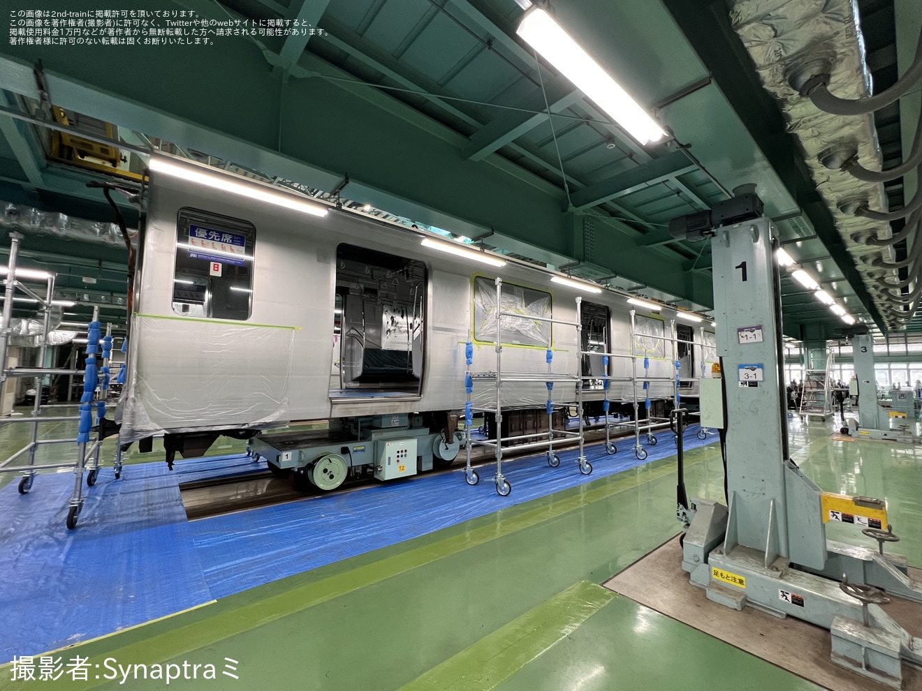 【TX】TX-1000系TX-1601編成(TX-1101編成)が更新工事中の拡大写真