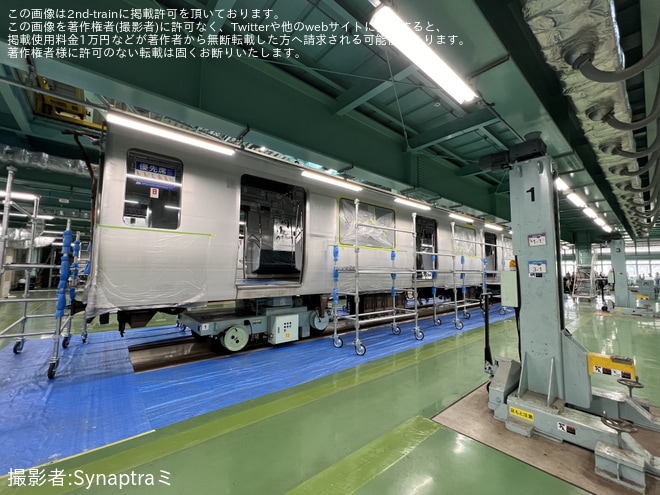 【TX】TX-1000系TX-1601編成(TX-1101編成)が更新工事中を不明で撮影した写真