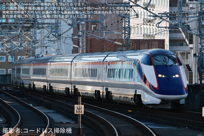 【JR東】E3系2000番台L72編成が新幹線総合車両センターへ回送を不明で撮影した写真