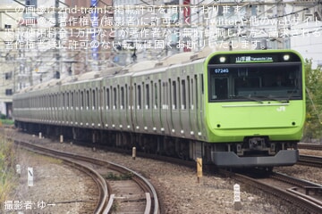 【JR東】E235系トウ39編成、トウ44編成「山手線環状運転100周年記念ラッピングトレイン」のヘッドマークが取り外されて運用