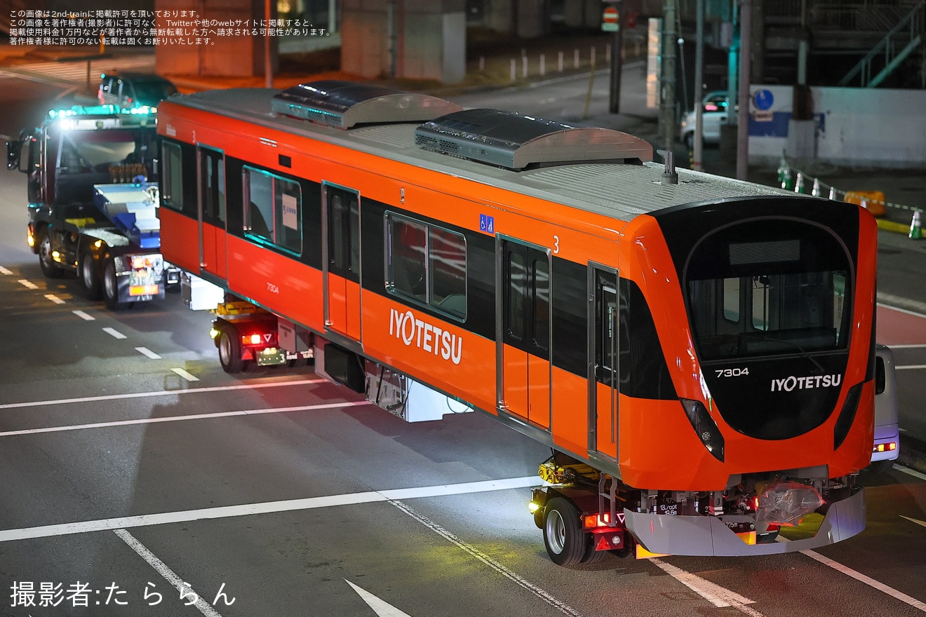 【伊予鉄】7000系7303F+7304F陸送の拡大写真