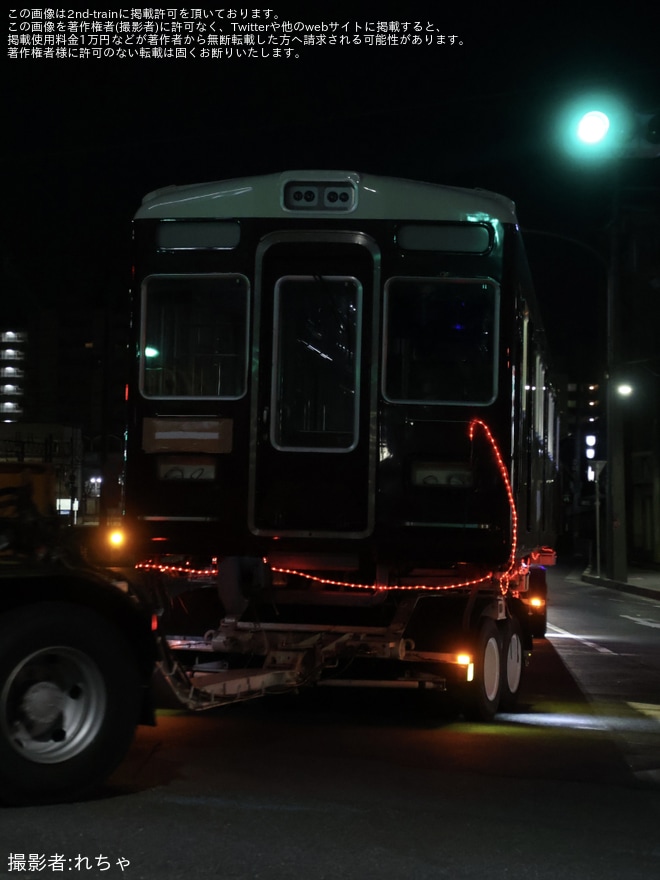【阪急】5000系5004×6R(5004F) のC#5505、C#5055が廃車・解体のため陸送を不明で撮影した写真