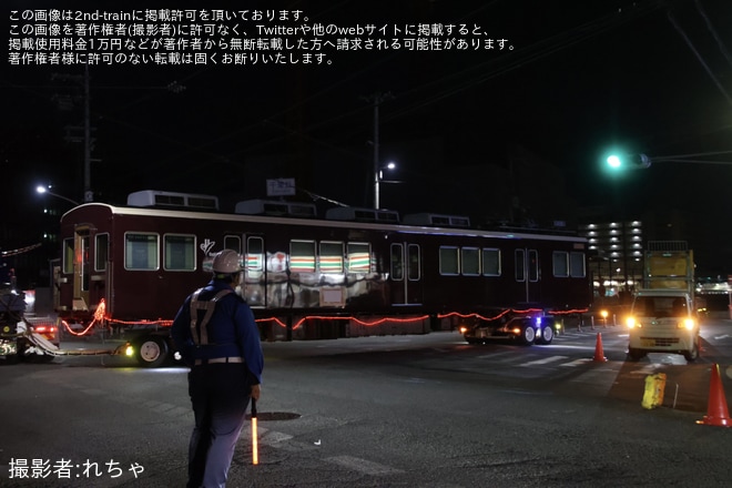 【阪急】5000系5004×6R(5004F) のC#5505、C#5055が廃車・解体のため陸送を不明で撮影した写真