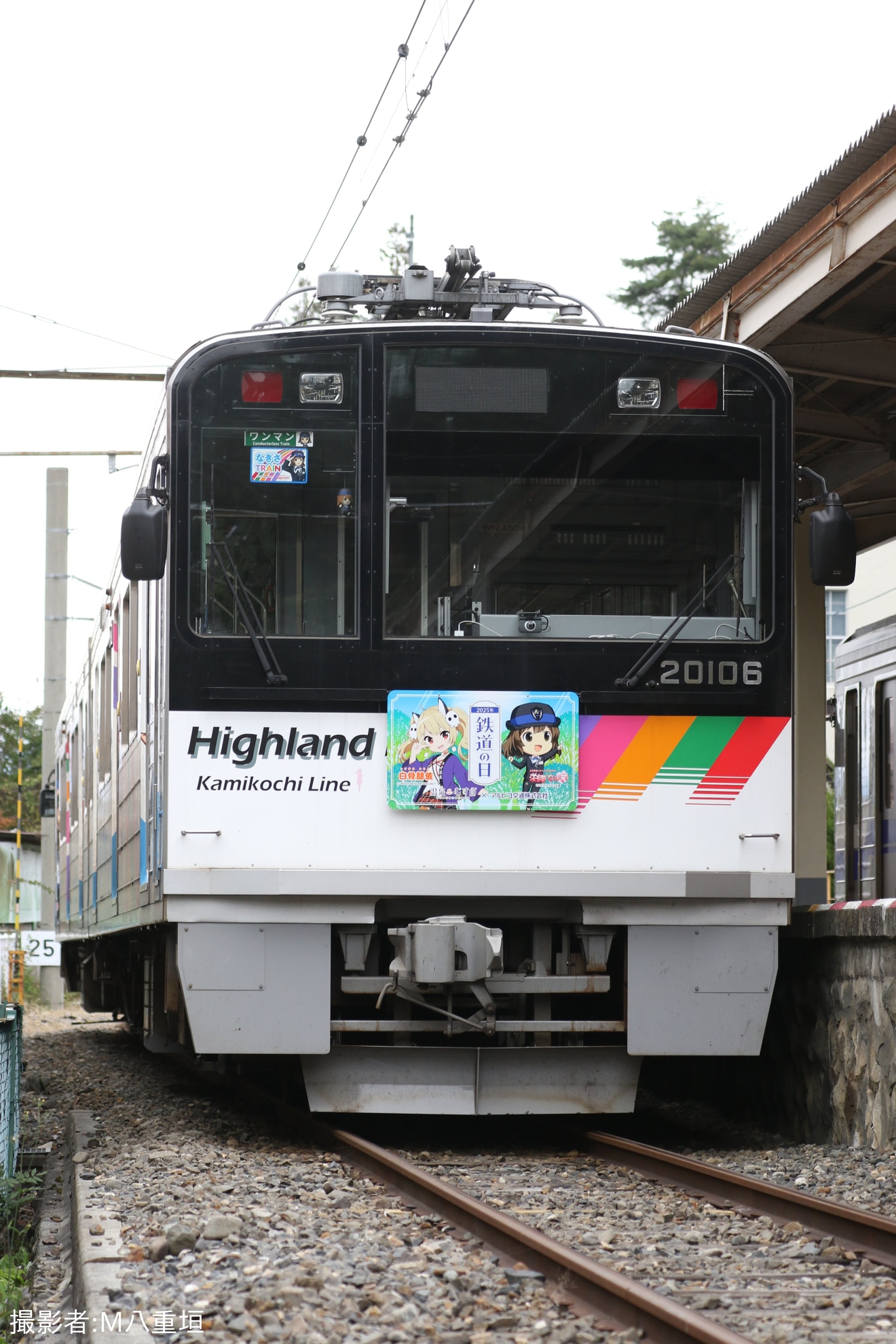 【アルピコ】「渕東なぎさ×白骨朋依コラボヘッドマーク」を取り付け運行の拡大写真