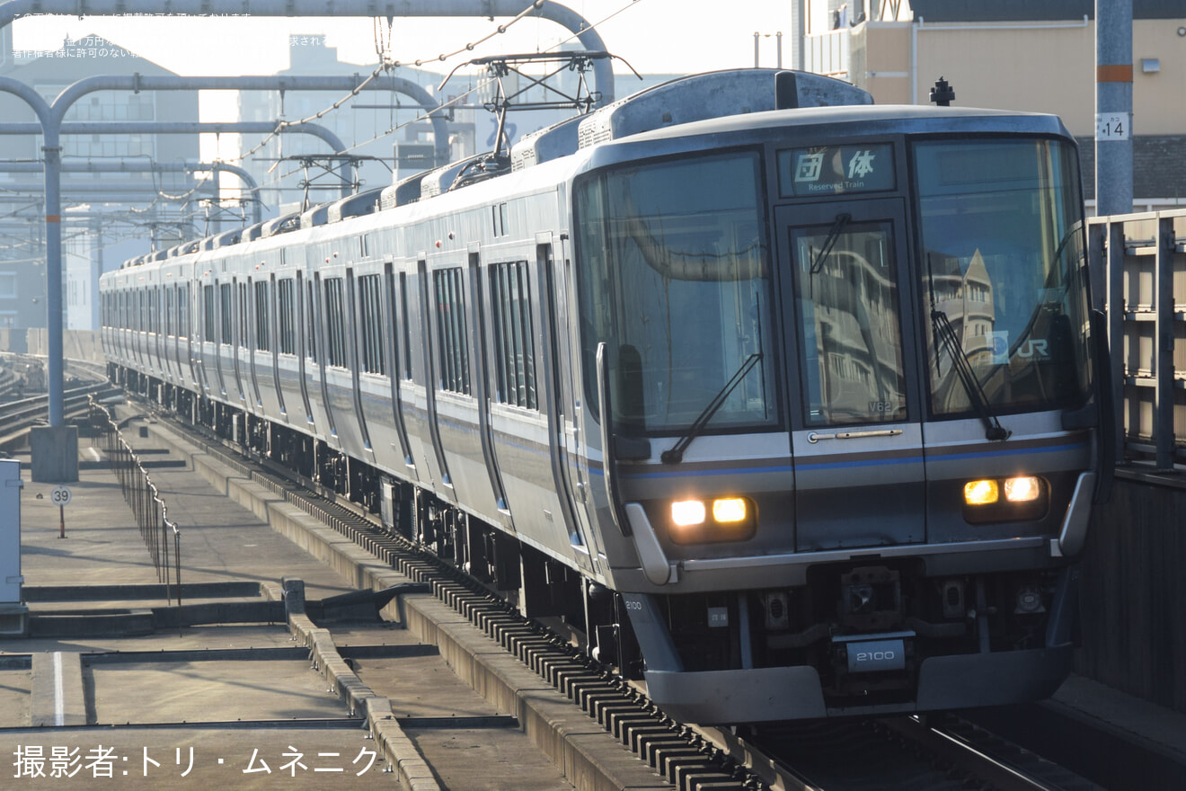 【JR西】223系を使用した岡山地区への団体臨時列車が運転の拡大写真