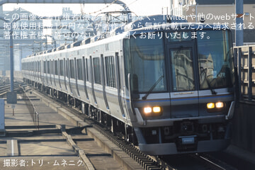 byトリ・ムネニク