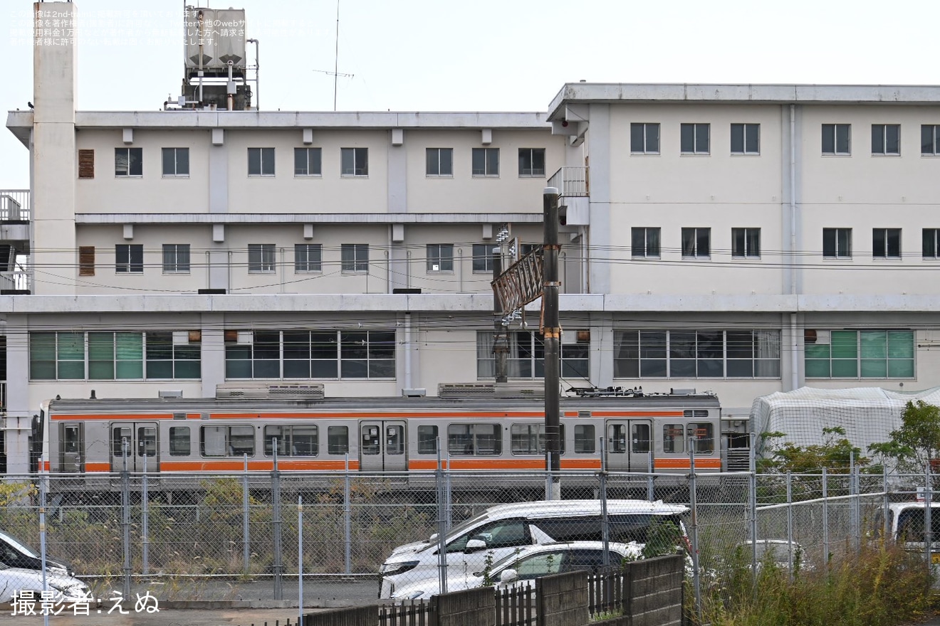 【JR海】311系カキG11編成の先頭車(クハ310-11)が解体中の拡大写真