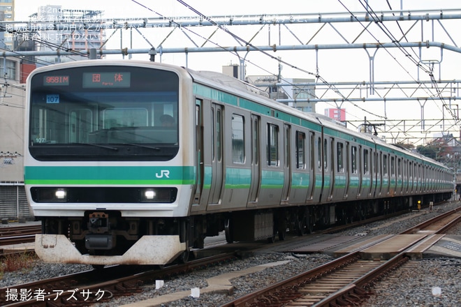 【JR東】「尾久フェスティバル2025」の開催に合わせE231系マト107編成を使用した団体臨時列車が尾久回送線経由で運転を不明で撮影した写真