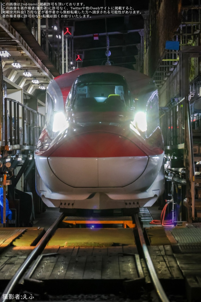 【JR東】「秋田の標準軌車両『夜の撮影会』」開催を秋田新幹線車両センターで撮影した写真