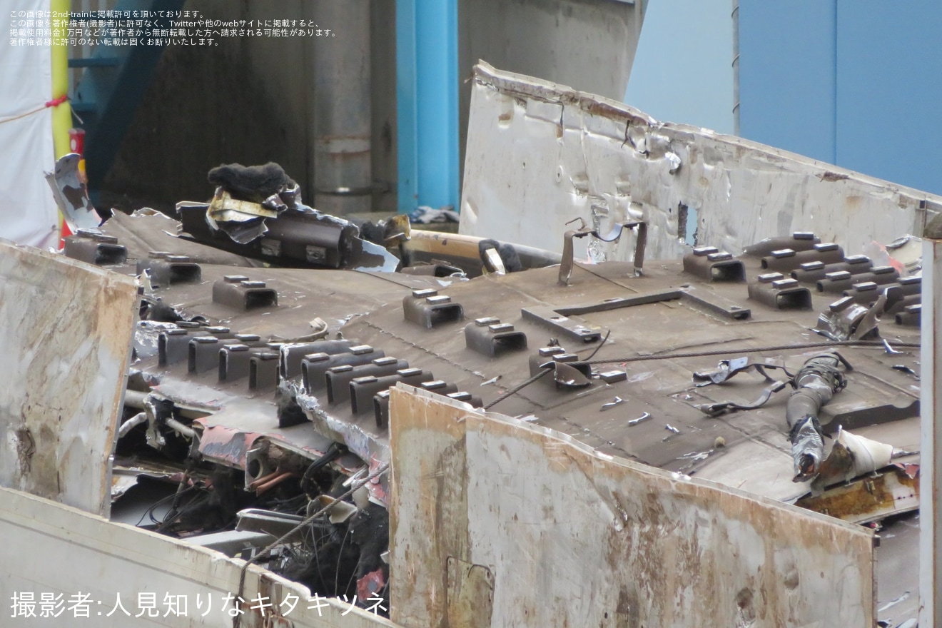 【JR西】500系V3編成の7、8号車の 解体作業が確認の拡大写真