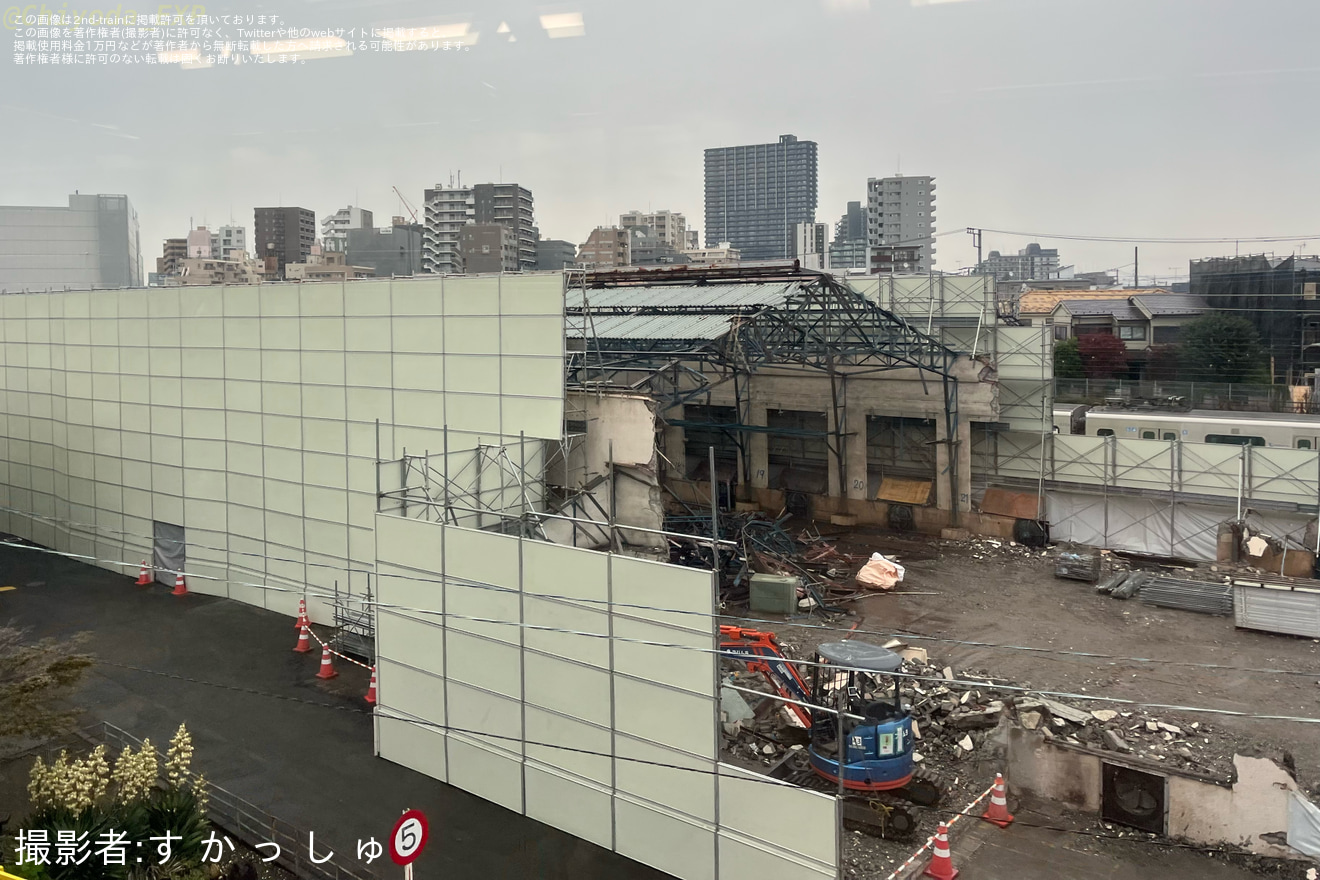 【小田急】大野総合車両所検修庫の解体作業が本格化の拡大写真