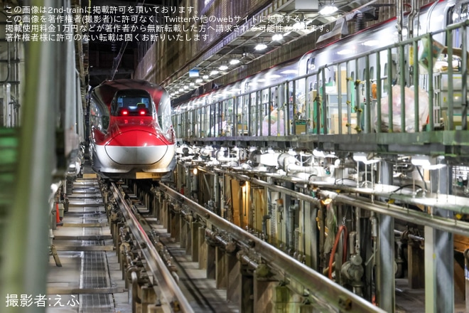 【JR東】「秋田の標準軌車両『夜の撮影会』」開催を秋田新幹線車両センターで撮影した写真
