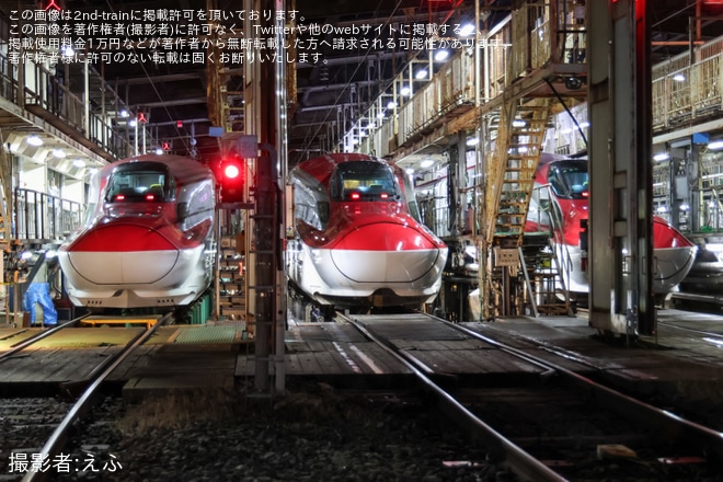 【JR東】「秋田の標準軌車両『夜の撮影会』」開催を秋田新幹線車両センターで撮影した写真