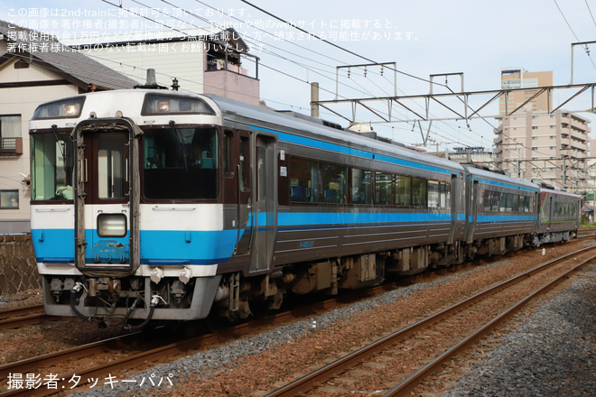 【JR四】2700系2708号車が検査を終えて多度津工場出場を高松運転所-高松駅で撮影した写真