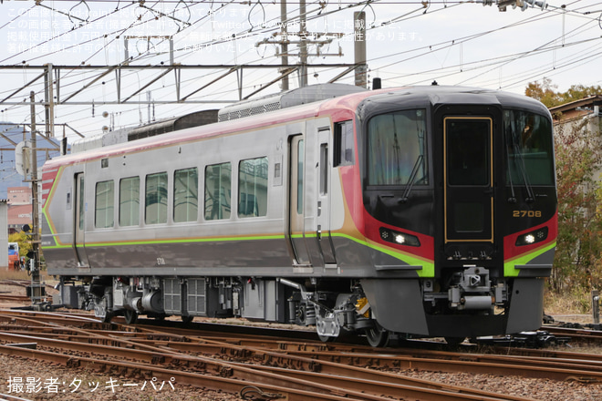 【JR四】2700系2708号車が検査を終えて多度津工場出場を多度津駅で撮影した写真