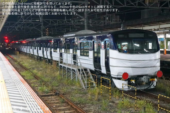 【相鉄】13000系13101F(13101×8) 海老名方5両がかしわ台へ向け輸送を茅ケ崎駅で撮影した写真