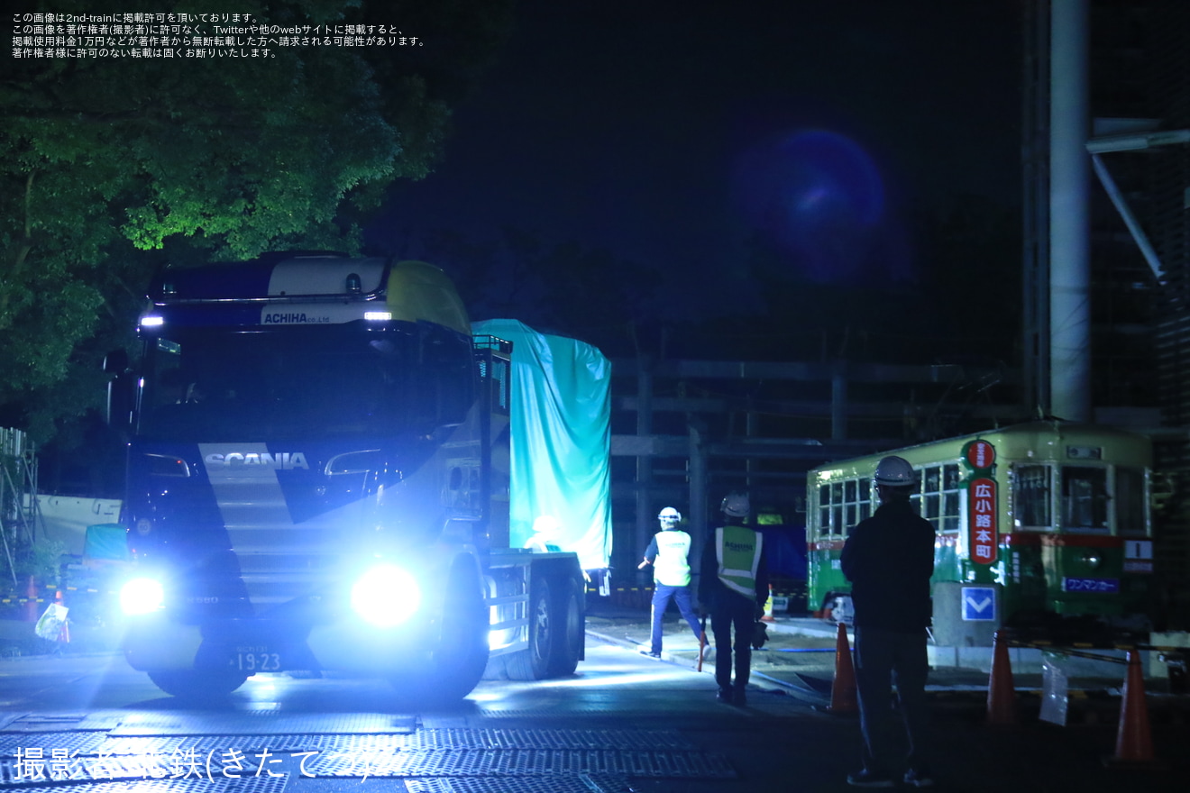  【国鉄】旧型客車のオハ35-2001が名古屋市科学館に向けて陸送の拡大写真