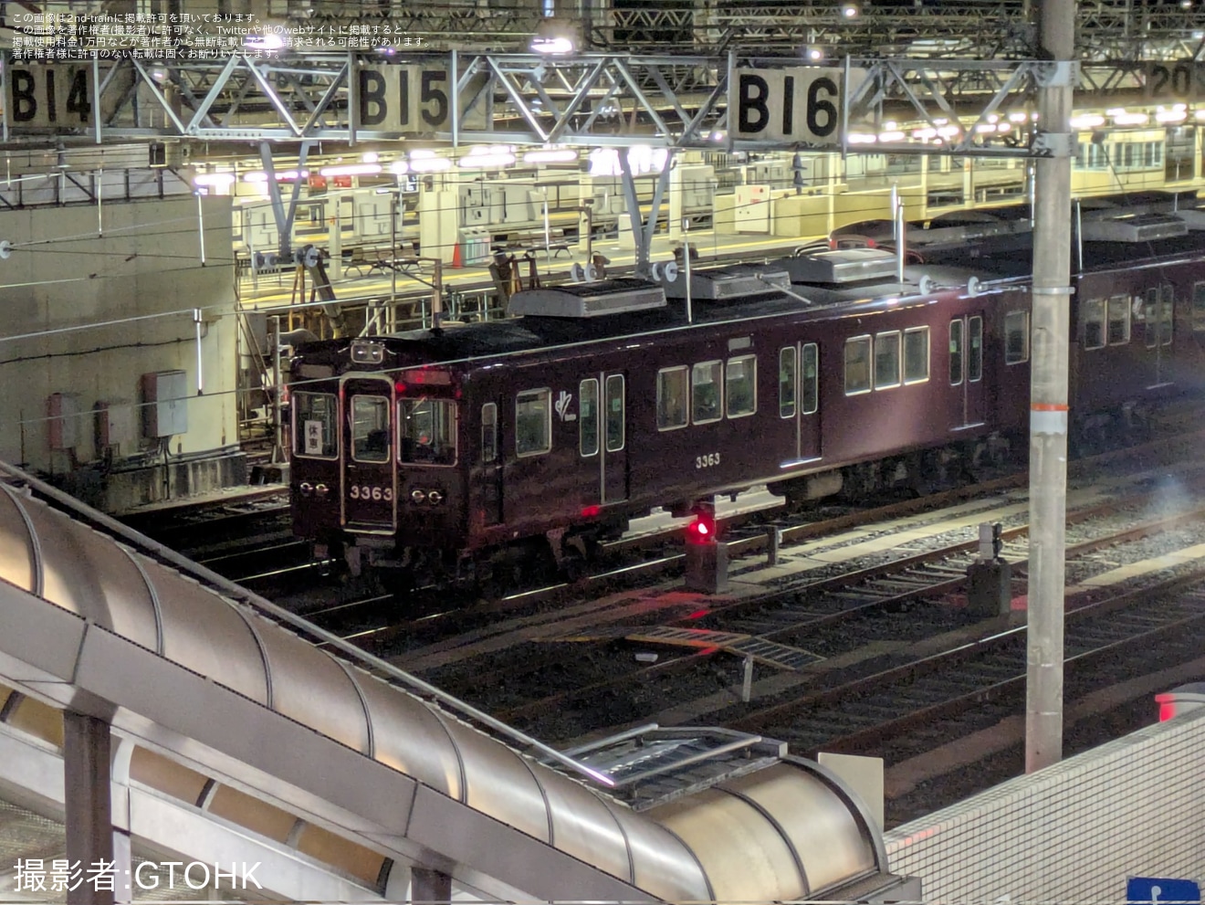 【阪急】桂車庫にて留置されている3300系3323F(3323×8R)へ休車札の拡大写真