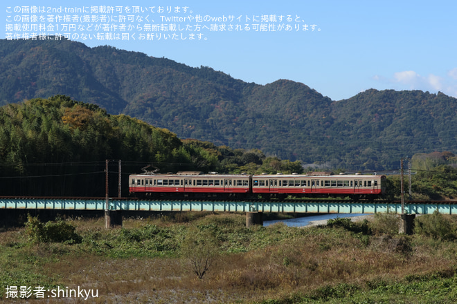 貴生川～水口城南間で撮影された【近江】800系822号「赤電」を使用した「赤電ラストランツアー」