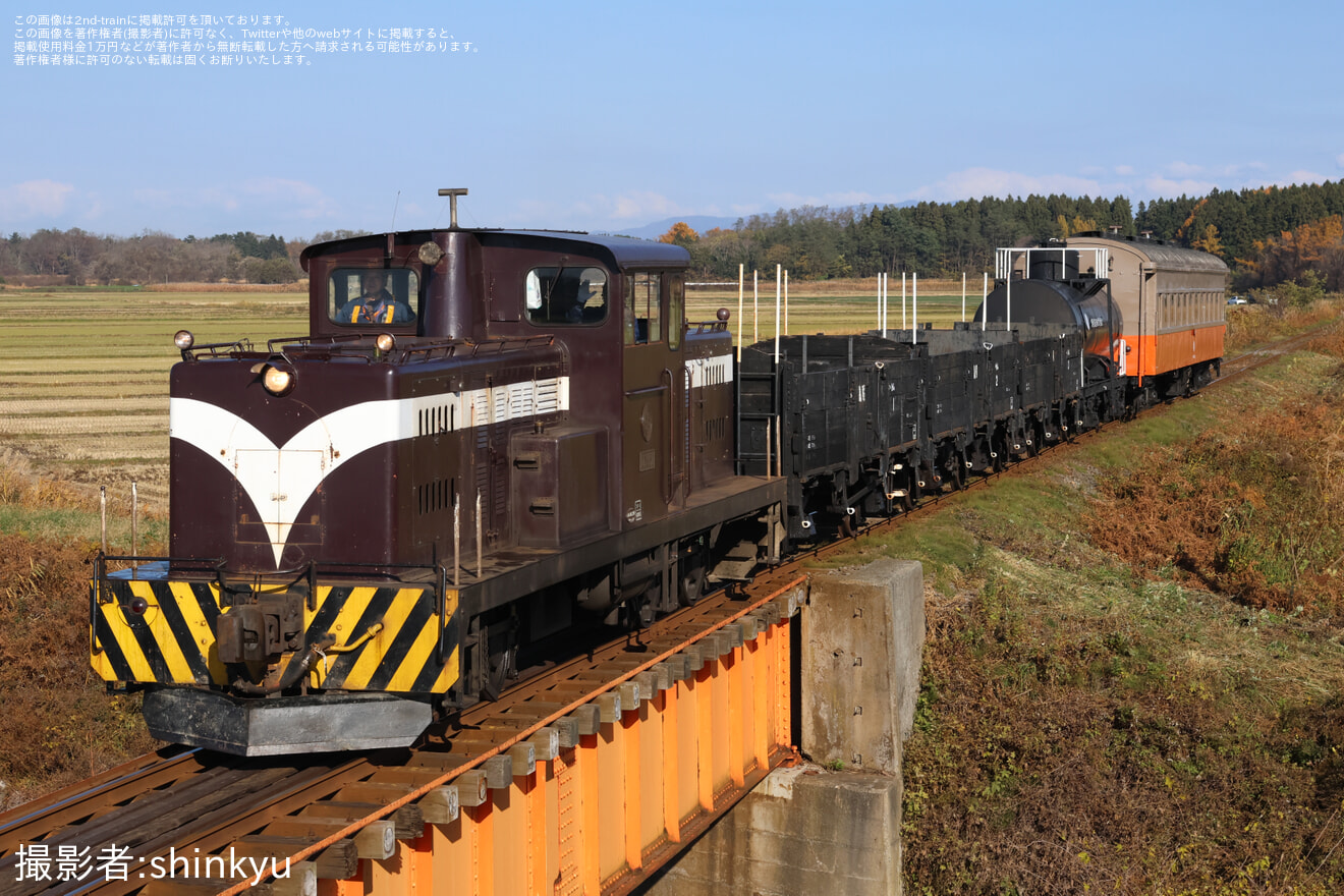 【津軽】「津軽鉄道開業95周年記念イベント」開催でDD352+オハフ+タム+トム3両を連結した混合列車がデモ走行の拡大写真