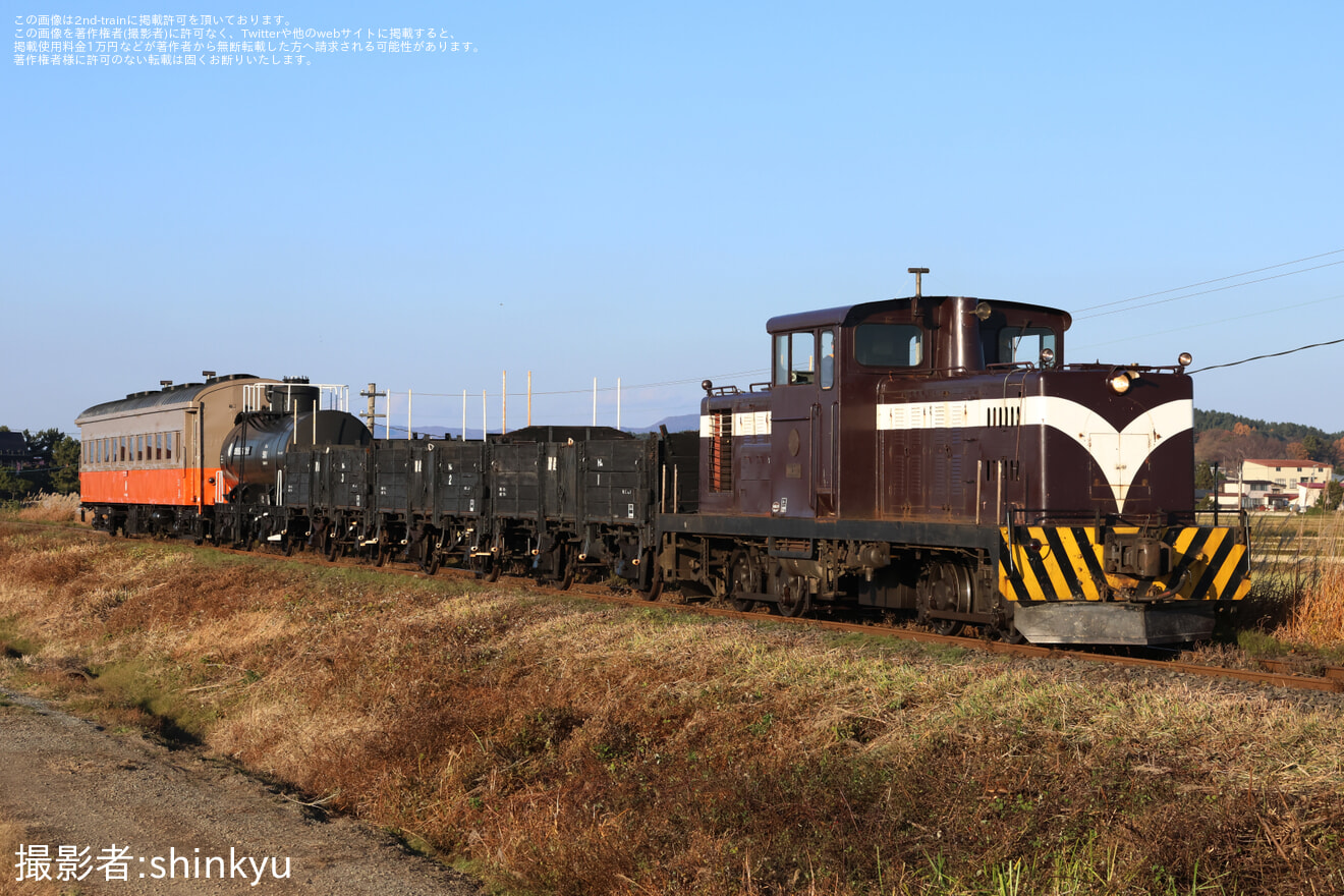 【津軽】「津軽鉄道開業95周年記念イベント」開催でDD352+オハフ+タム+トム3両を連結した混合列車がデモ走行の拡大写真