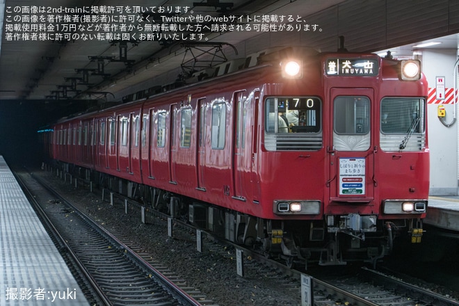 【名鉄】100系113Fへ「しぼりと祈りのまち歩き」系統板が取り付けられて運行を不明で撮影した写真