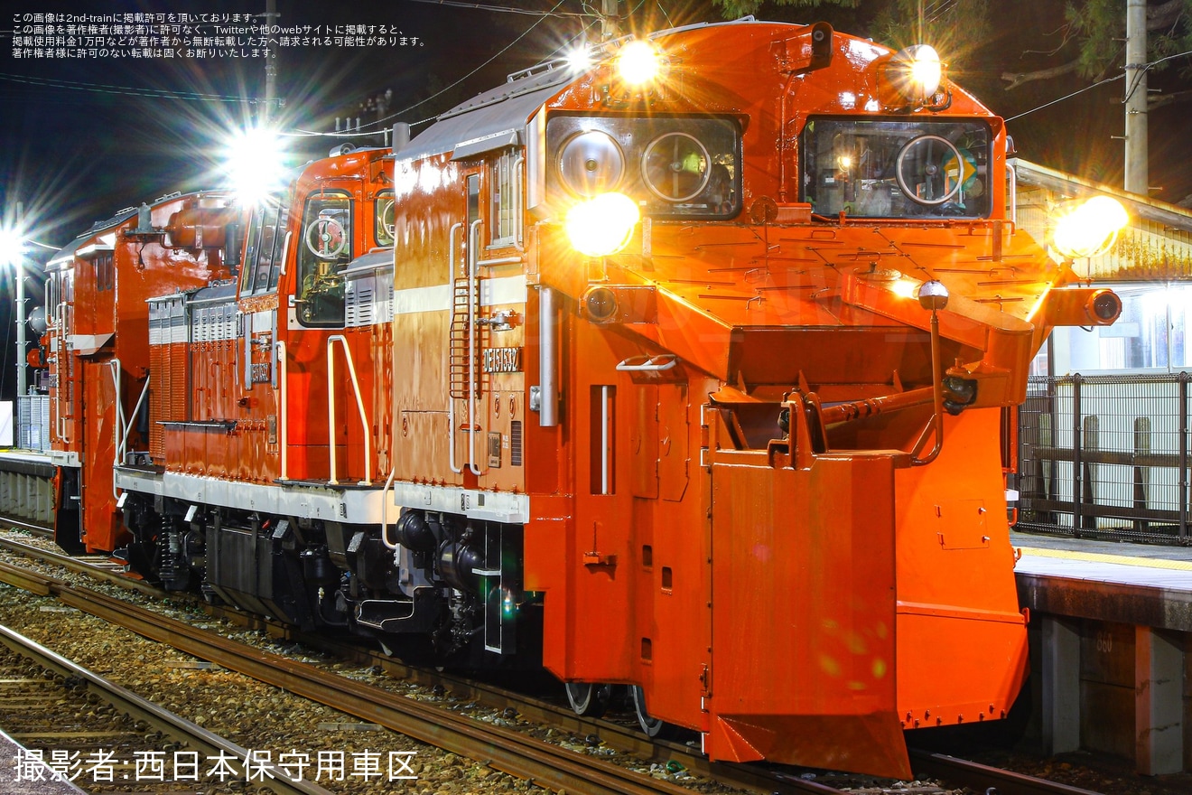 【JR西】DE15-1532が氷見線・城端線にてラッセル試運転の拡大写真