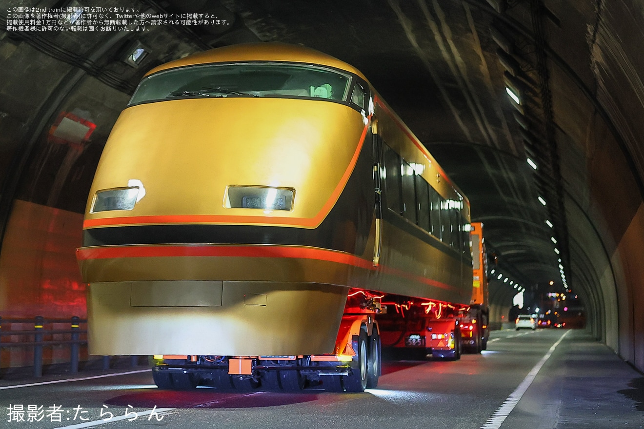 【東武】100系スペーシア101F(101-1号車)[日光詣塗装 ]が陸送の拡大写真