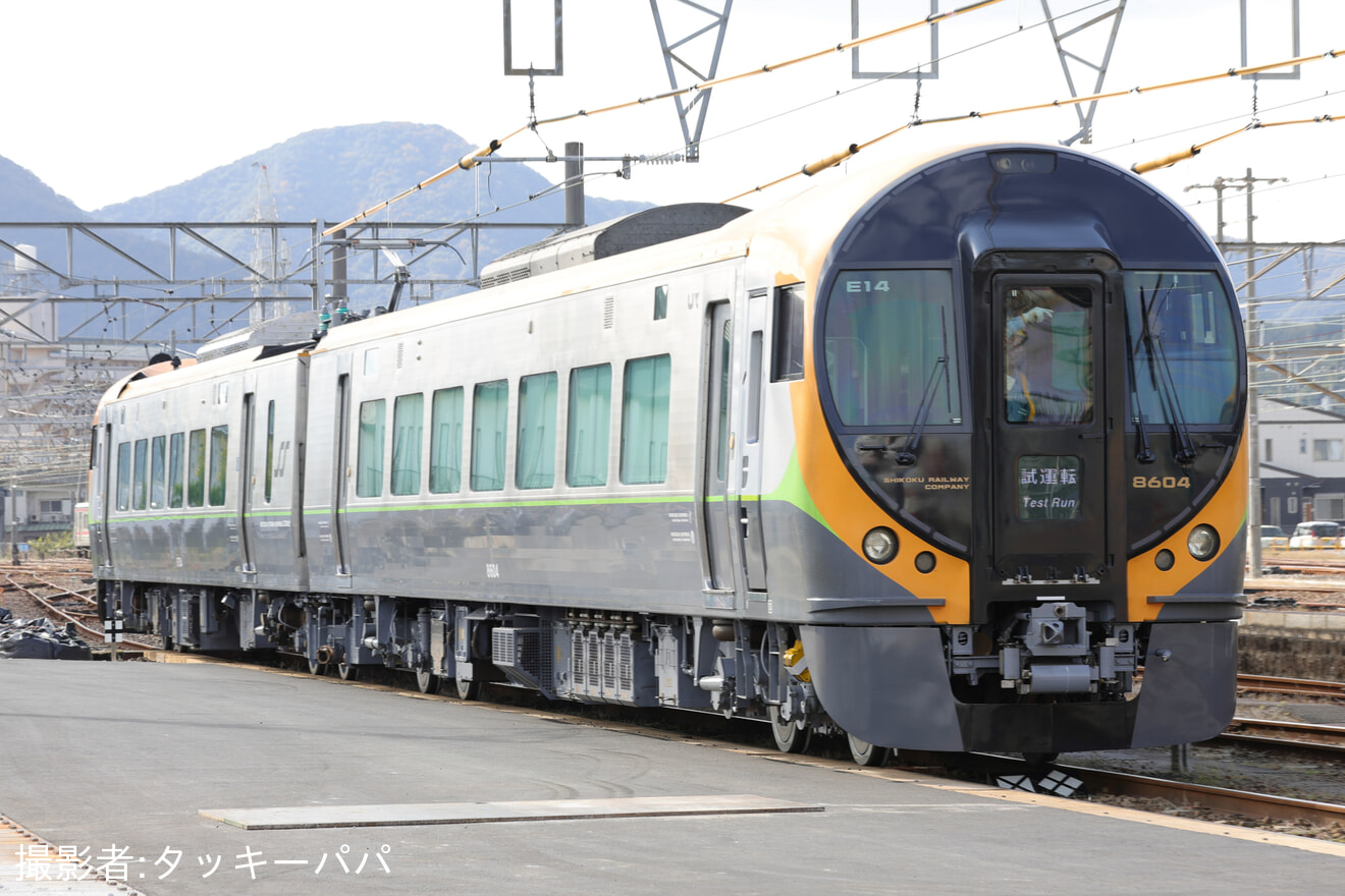 【JR四】8600E14編成検査を終えて多度津工場出場の拡大写真