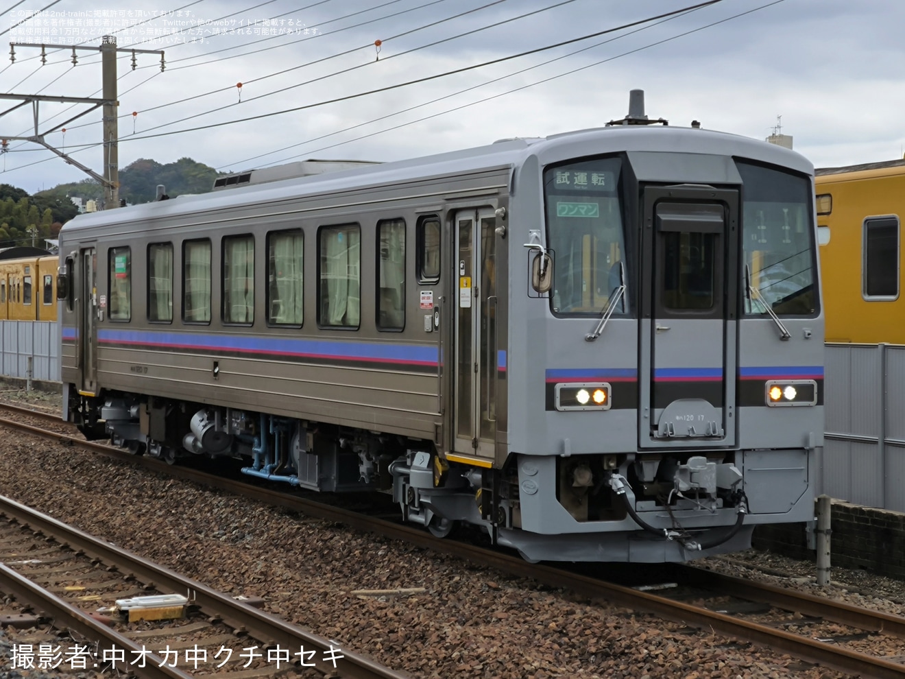 【JR西】キハ120-17下関総合車両所本所構内試運転の拡大写真