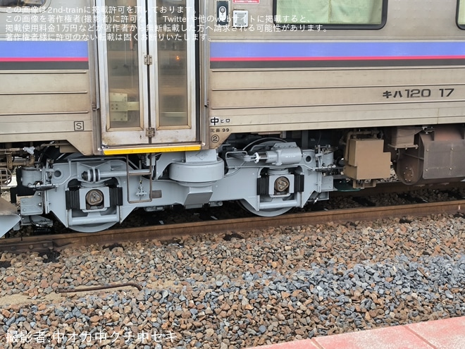 【JR西】キハ120-17下関総合車両所本所構内試運転を不明で撮影した写真