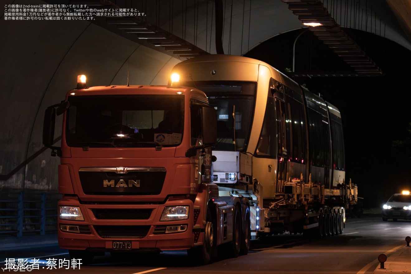 【新北捷運】安坑LRTの15編成が淡海LRTへ転用のため陸送の拡大写真