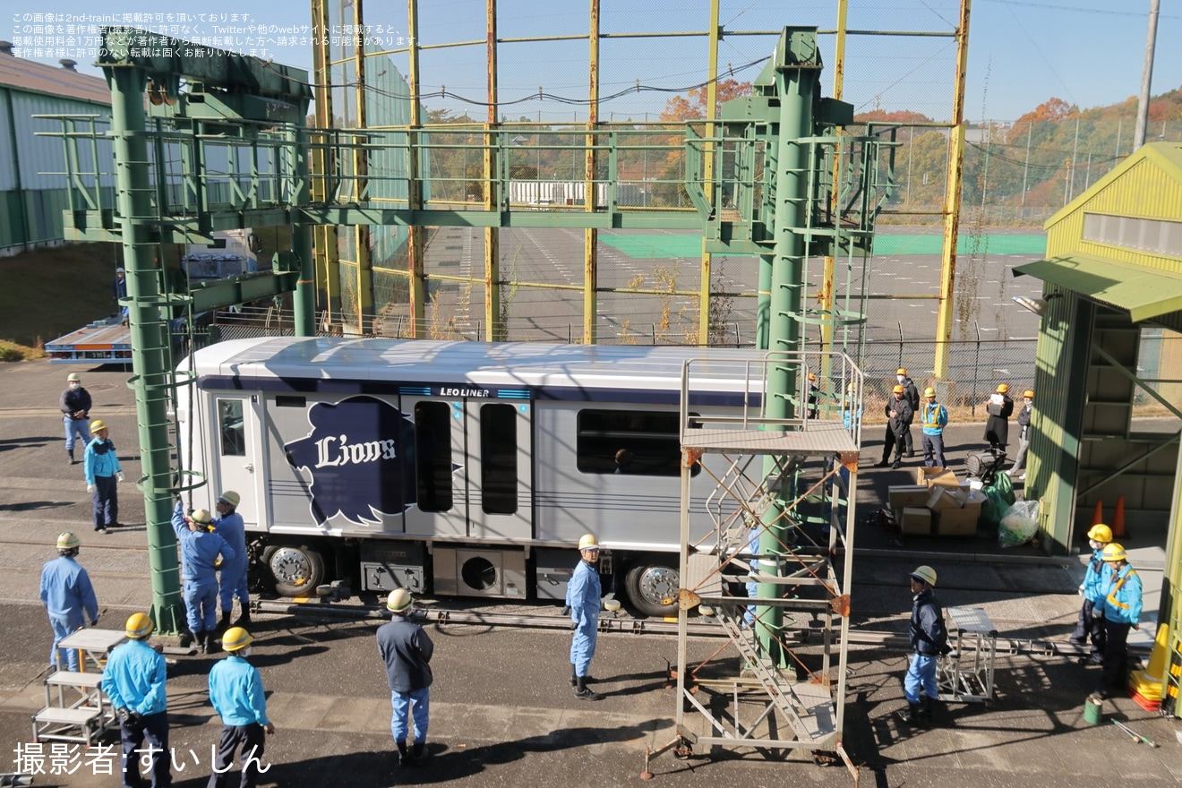 【西武】新型車両L00系(LEO LINER)が搬入の拡大写真