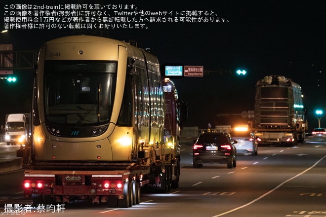 【新北捷運】安坑LRTの15編成が淡海LRTへ転用のため陸送を不明で撮影した写真