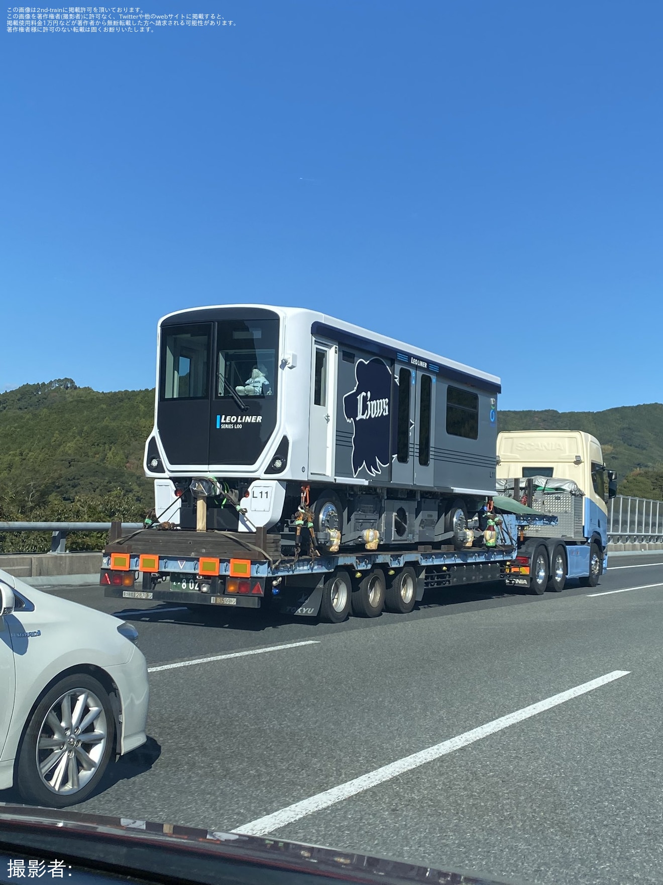 【西武】新型車両L00系(LEO LINER)が陸送の拡大写真