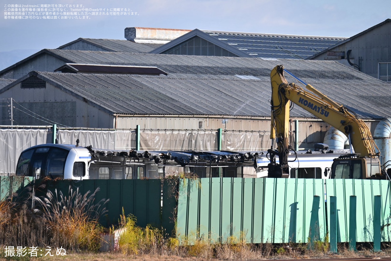 【JR東】E217系クラY-102編成クハE216-1002が解体中の拡大写真