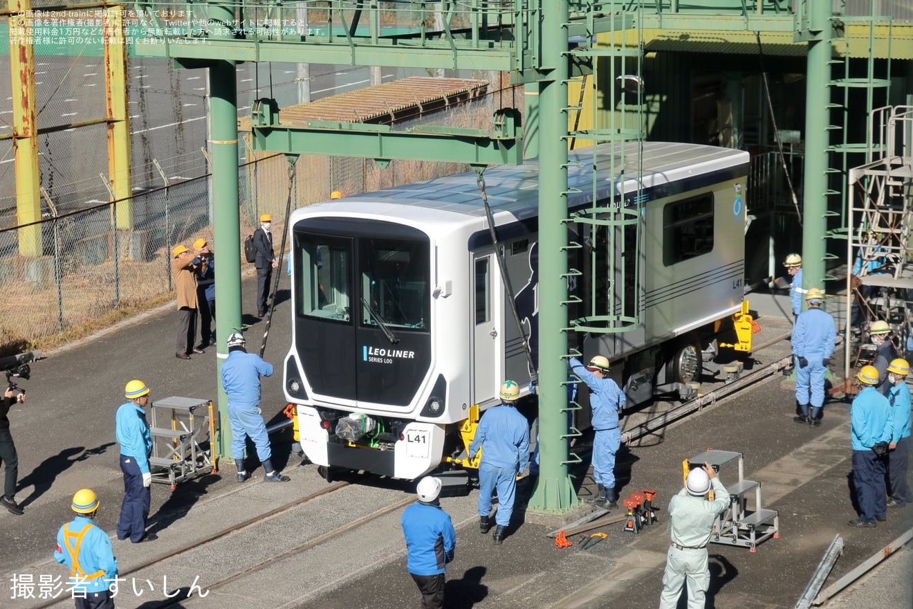 【西武】新型車両L00系(LEO LINER)が搬入の拡大写真
