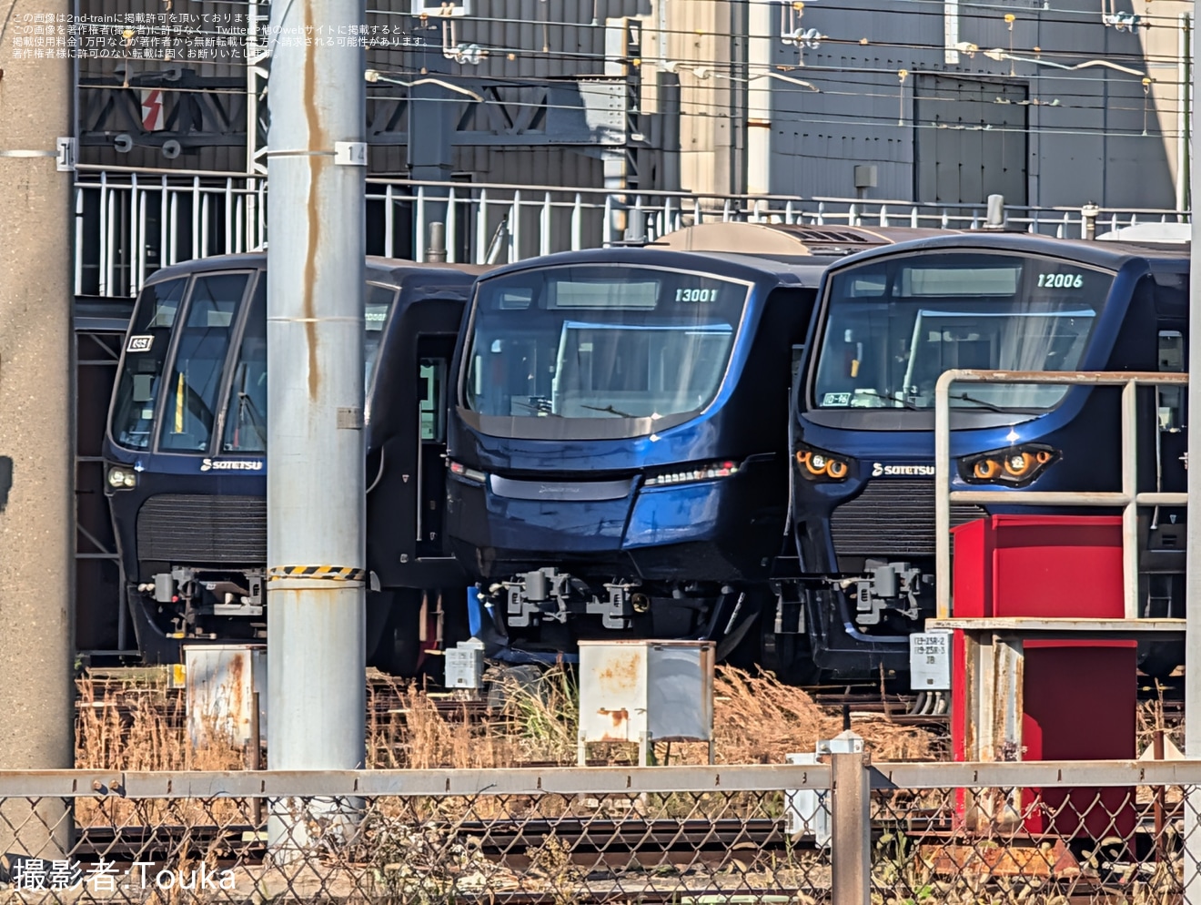 【相鉄】13000系13101×8(13101F)が養生が外され外に出てきていることが確認の拡大写真