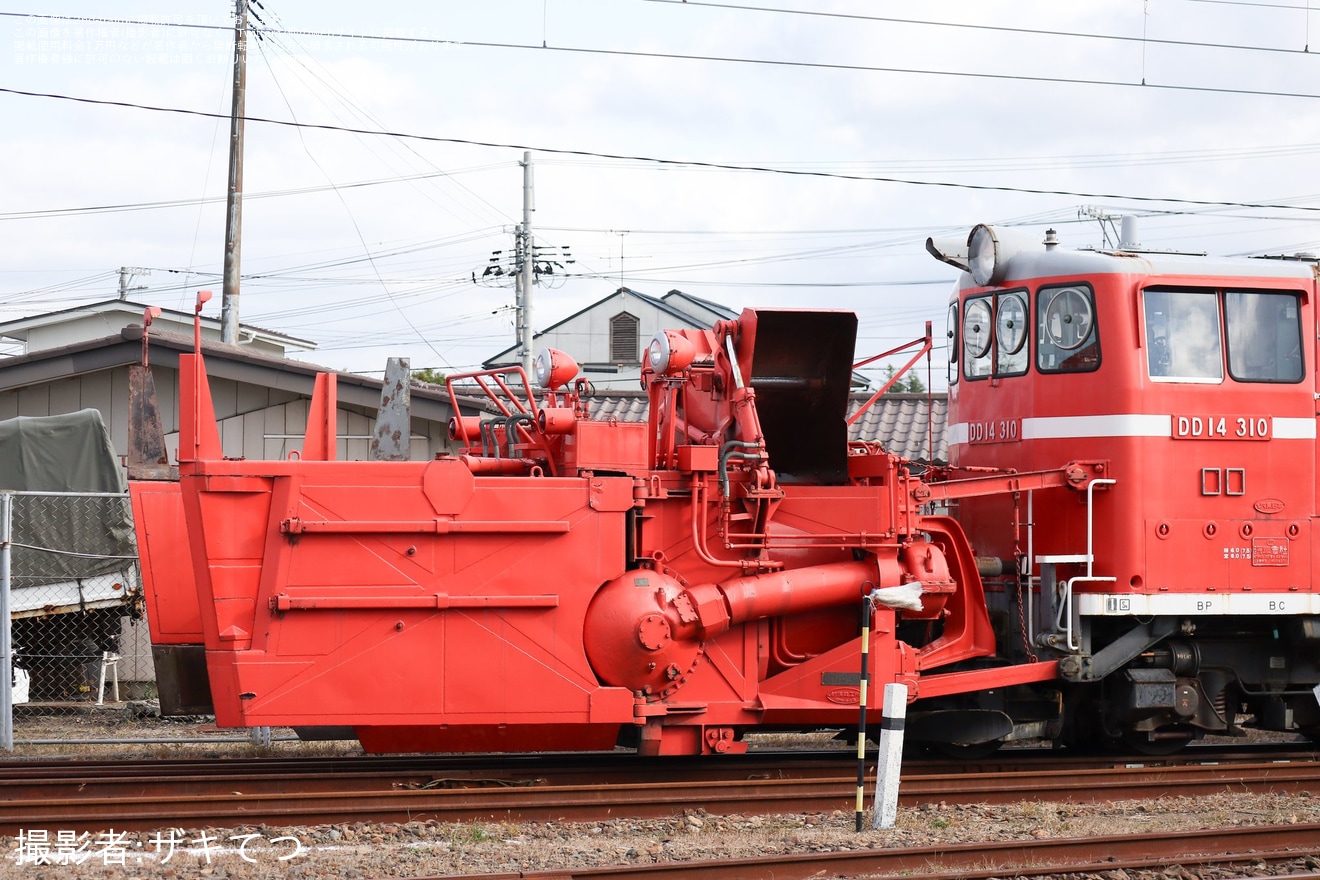 【JR東】DD14-310とホキ800形1877の構内入換作業が目撃の拡大写真