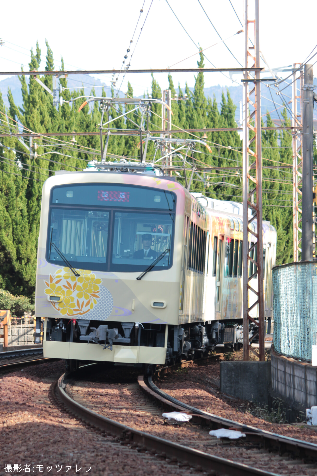 【叡電】100系「舞」が2連で臨時回送され出町柳駅の多客時における転落防止車両として使用の拡大写真