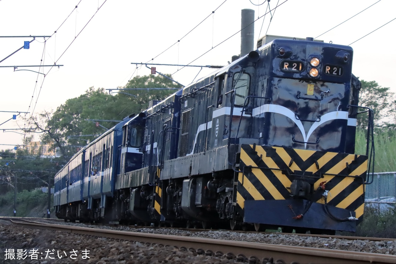 【台鉄】「富岡鉄道芸術祭」の開催に合わせて、藍皮車による普快列車が運転の拡大写真