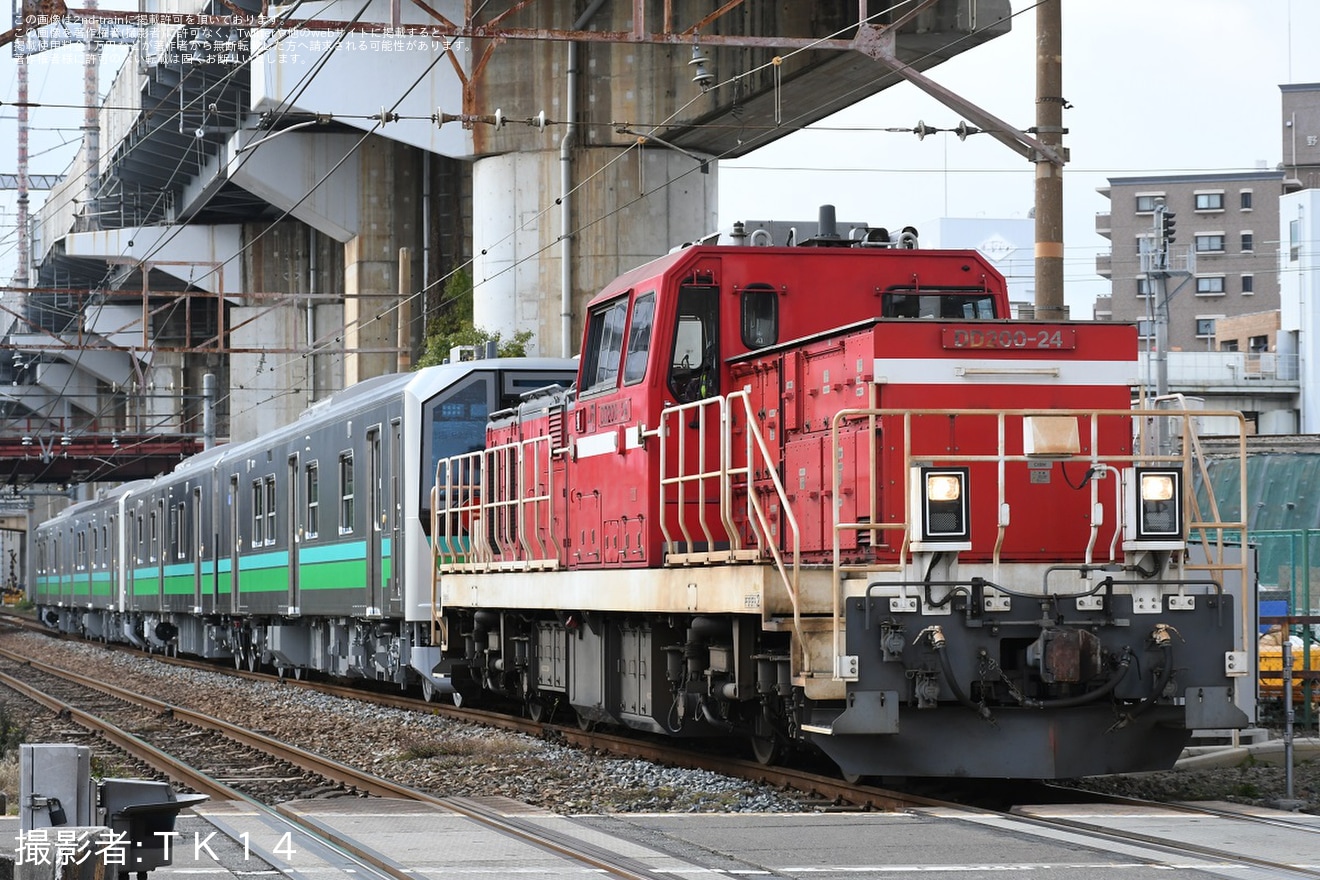 【JR東】HB-E220系(HB-E221/222-12・HB-E221/222-13)川崎車両出場甲種輸送の拡大写真