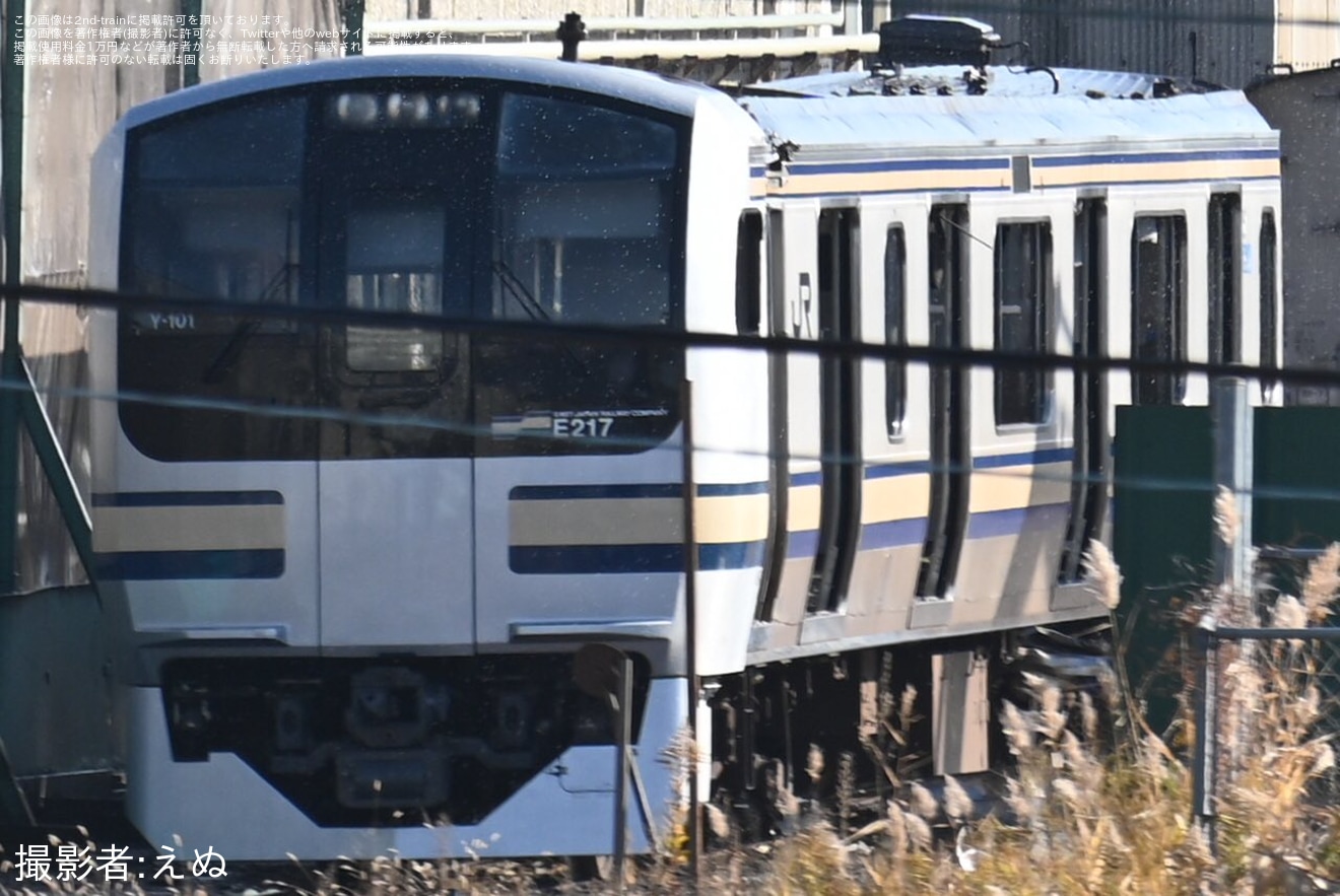 【JR東】E217系クラY-101編成クハE216-1001が解体中・カシオペア4両が工場内へ移動の拡大写真