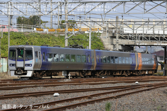 【JR四】8000系S2編成が検査を終えて多度津工場出場(202511)を多度津駅で撮影した写真