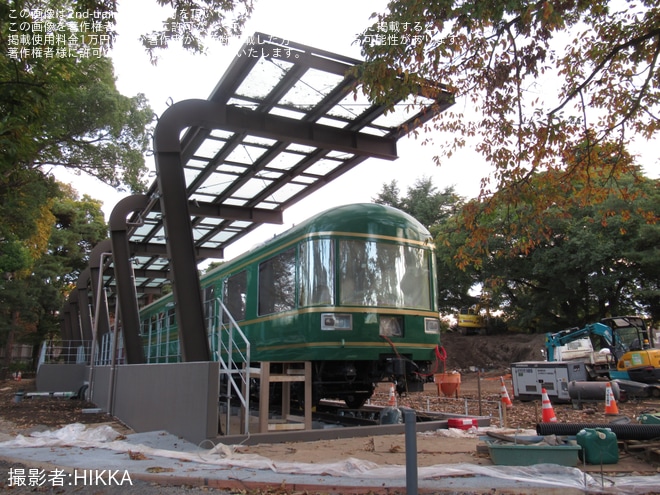 【JR東】清瀬中央公園で修復中の夢空間(オシ25 901・オハフ25 901) が目撃を清瀬中央公園で撮影した写真