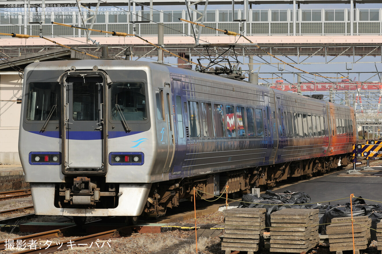 【JR四】8000系S2編成が検査を終えて多度津工場出場(202511)の拡大写真