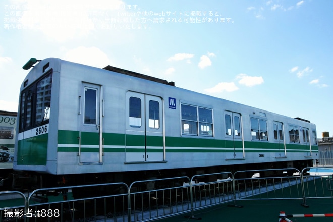 森之宮車両工場跡地で撮影された【大阪メトロ】20系2606Fがミライ建築ランドで展示